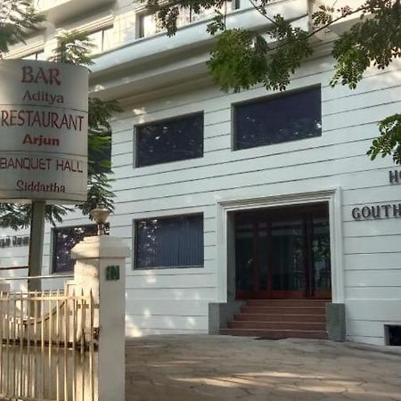 Hotel Goutham Manor Ченнаи Экстерьер фото